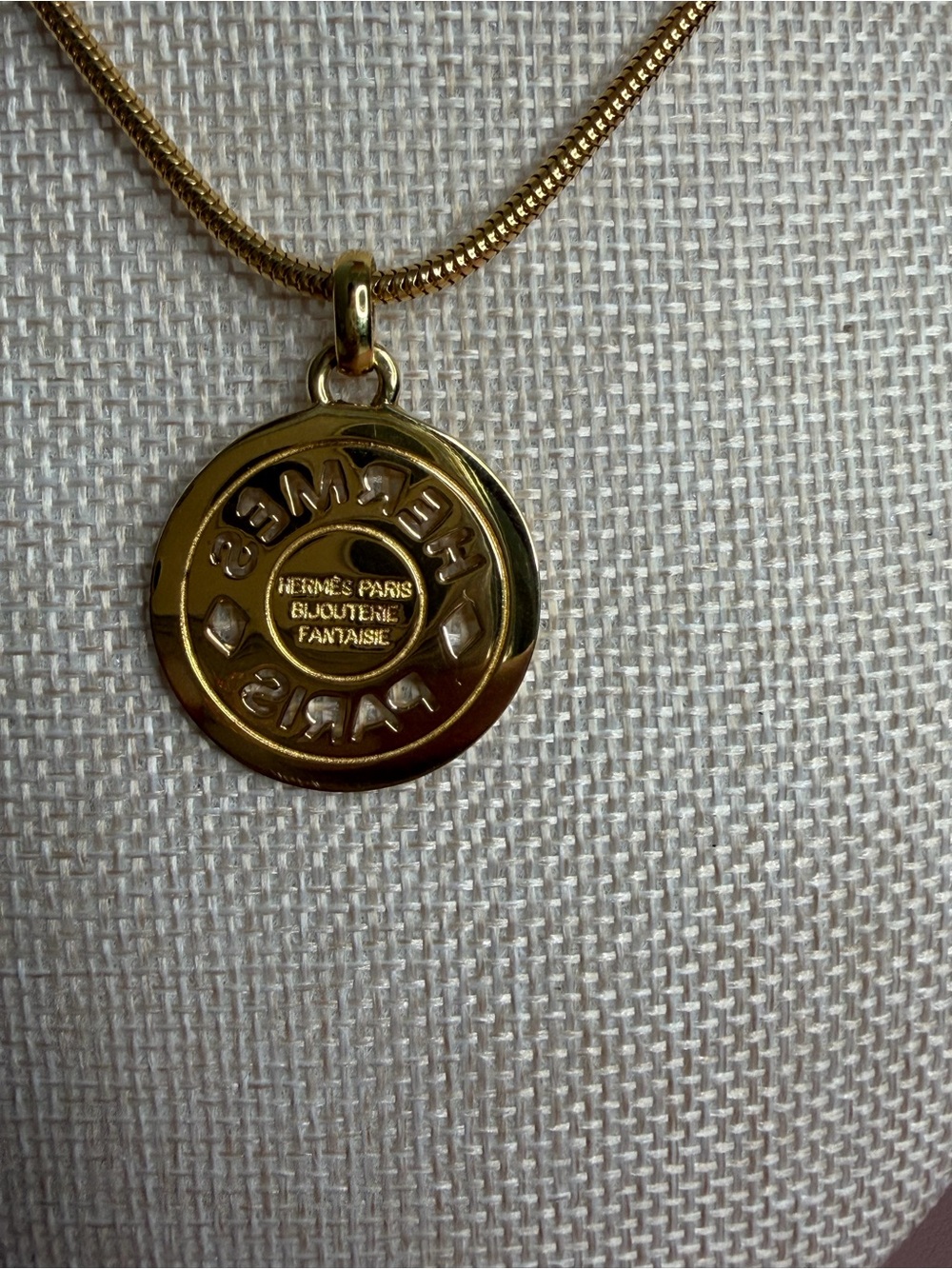 HERMES Gold Sellier Medallion Pendant Necklace Bijouterie Fantaisie - Picture 5 of 7